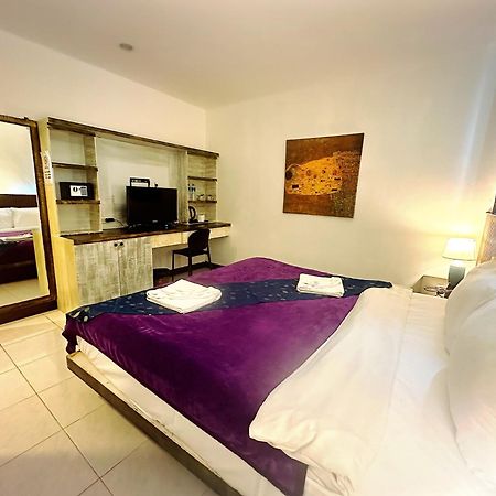 The Shades Hotel 50 Meter Beach Front Patong ภายนอก รูปภาพ