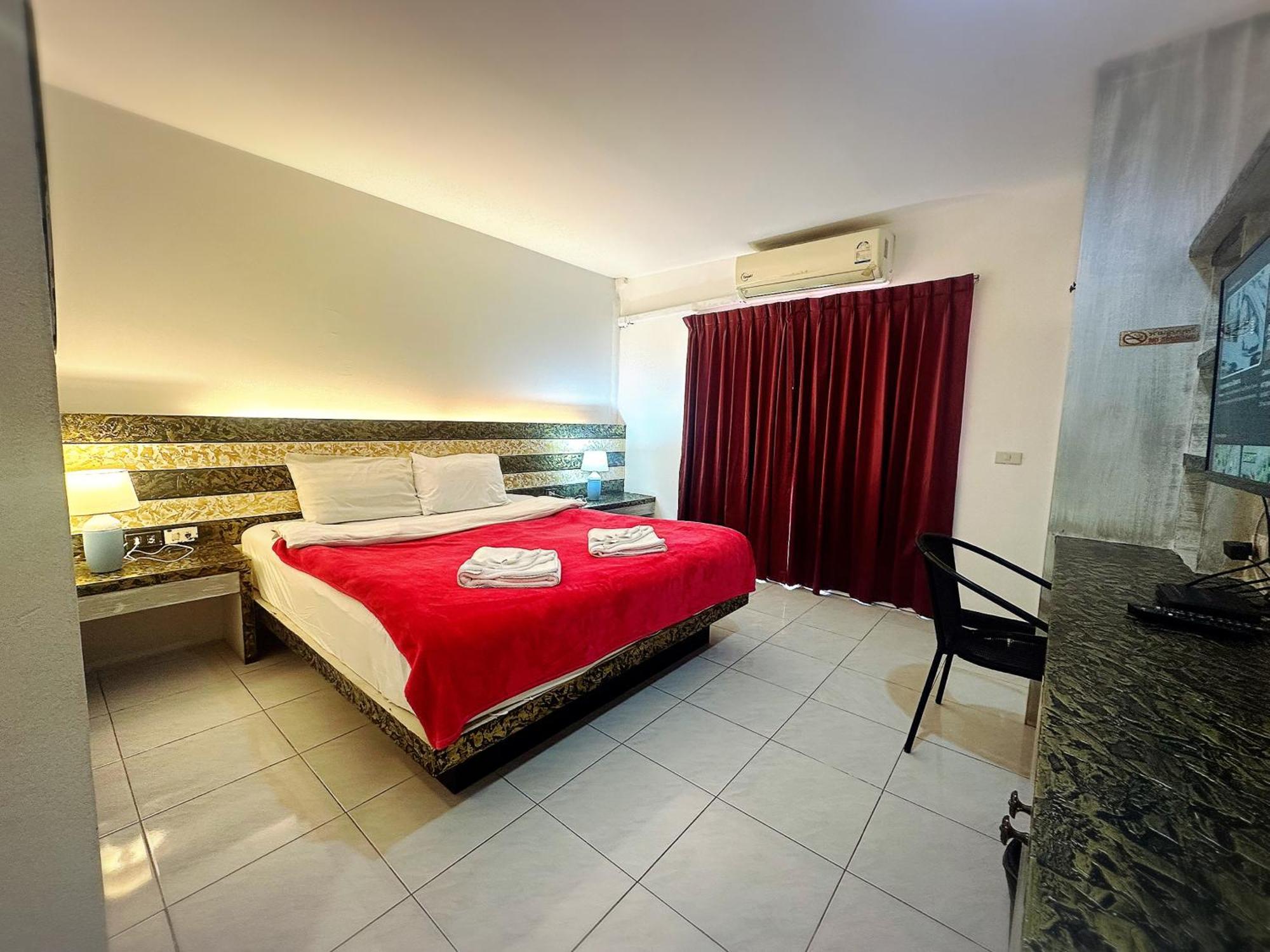 The Shades Hotel 50 Meter Beach Front Patong ภายนอก รูปภาพ