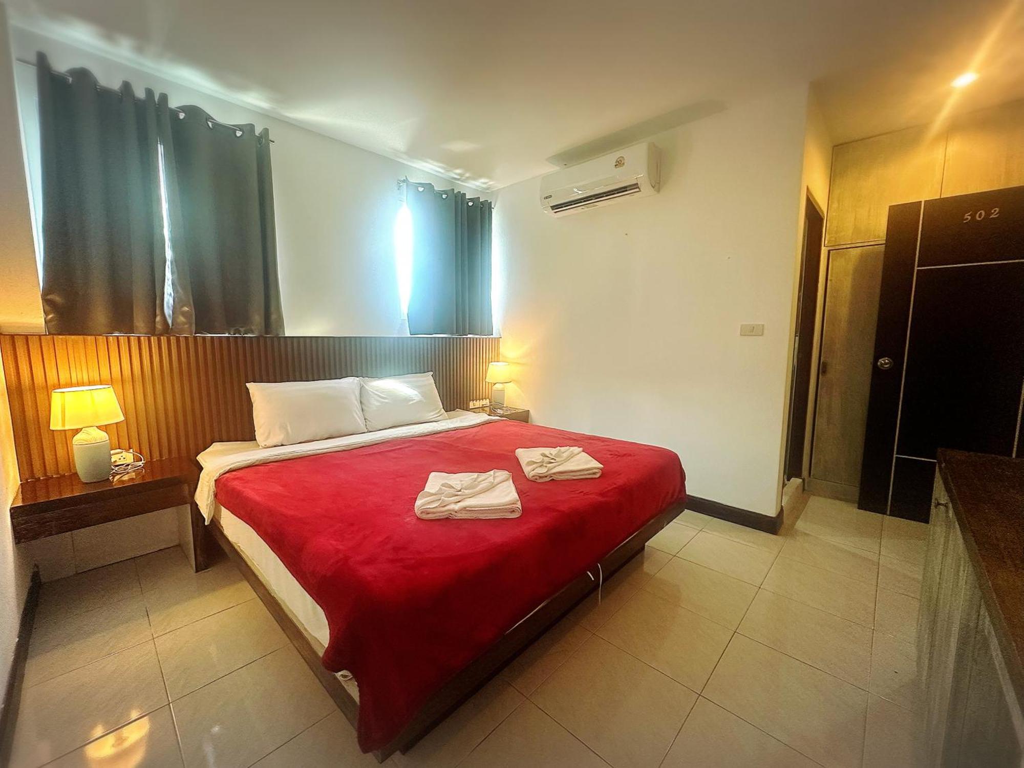 The Shades Hotel 50 Meter Beach Front Patong ภายนอก รูปภาพ